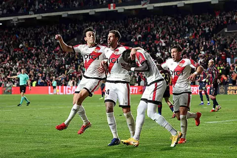 رايو فاييكانو يخطف تعادلاً قاتلاً من ليفانتي في الدوري الإسباني